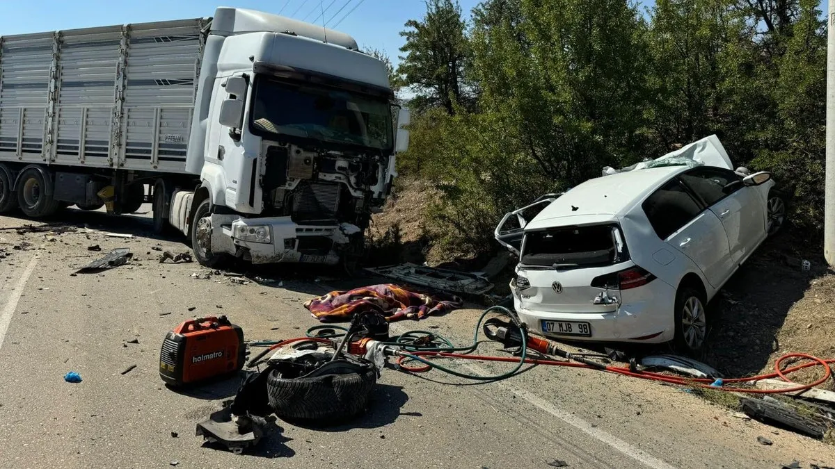 Antalya’da korkunç kaza: 2 ölü 2 ağır yaralı