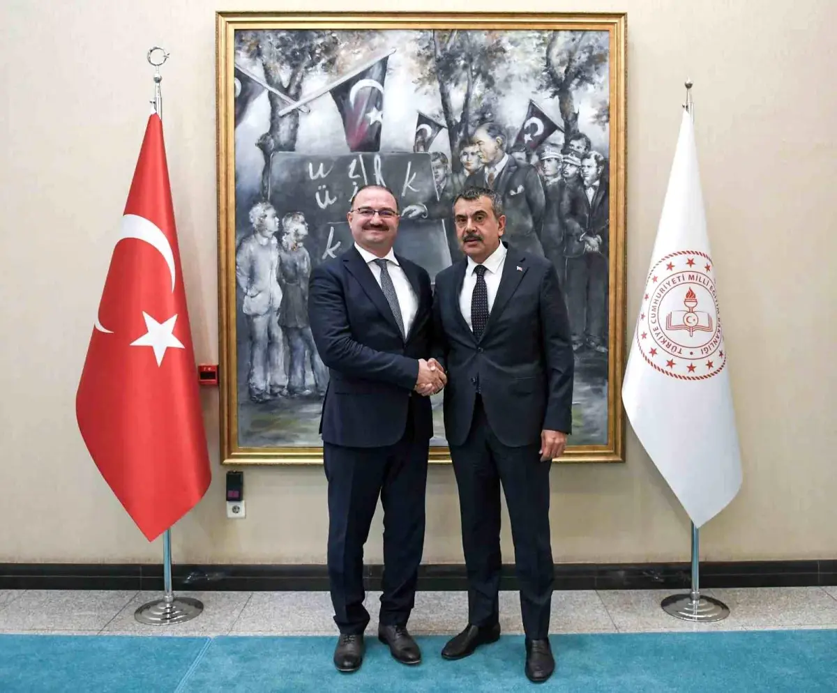 Atatürk Üniversitesi Rektörü Prof. Dr. Ahmet Hacımüftüoğlu, Milli Eğitim Bakanı Prof. Dr. Yusuf Tekin’i ziyaret etti