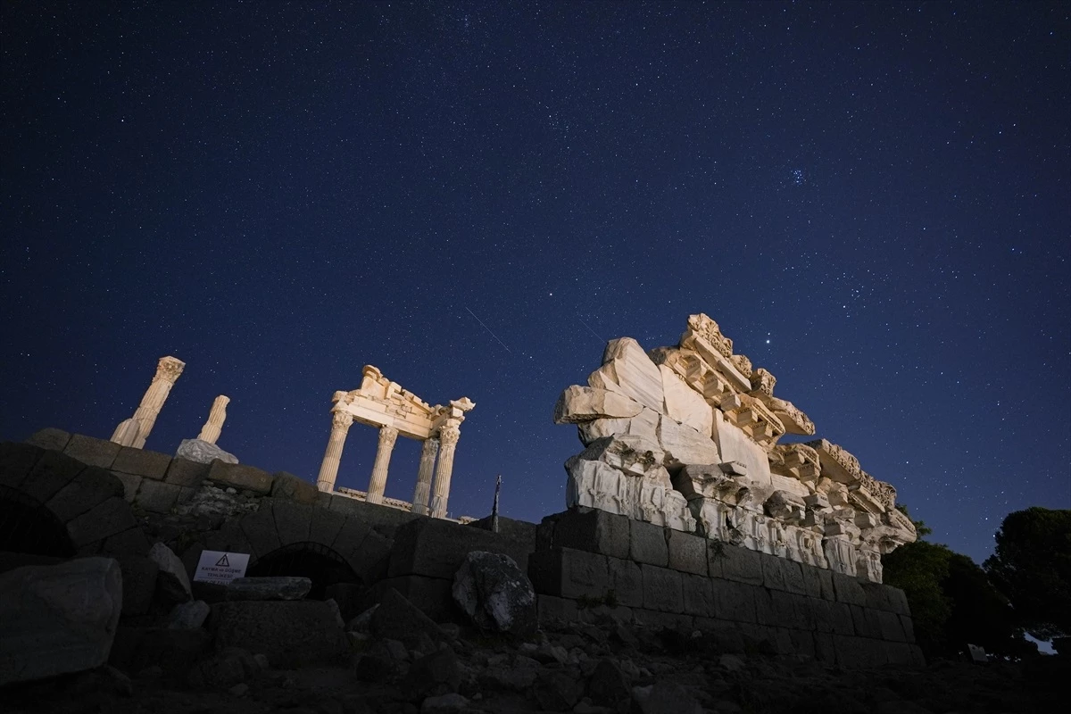 Bergama Akropolü’nde Perseid meteor yağmuru gözlendi