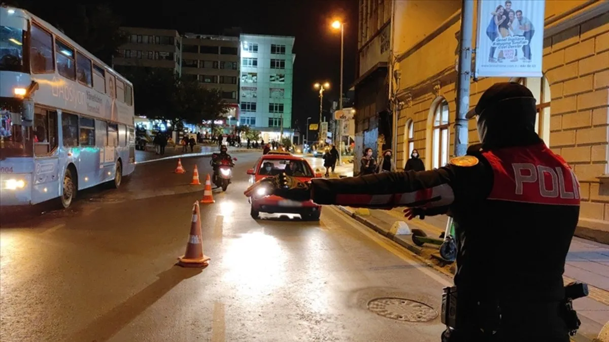 Beyoğlu’nda helikopter destekli “huzur” denetimi