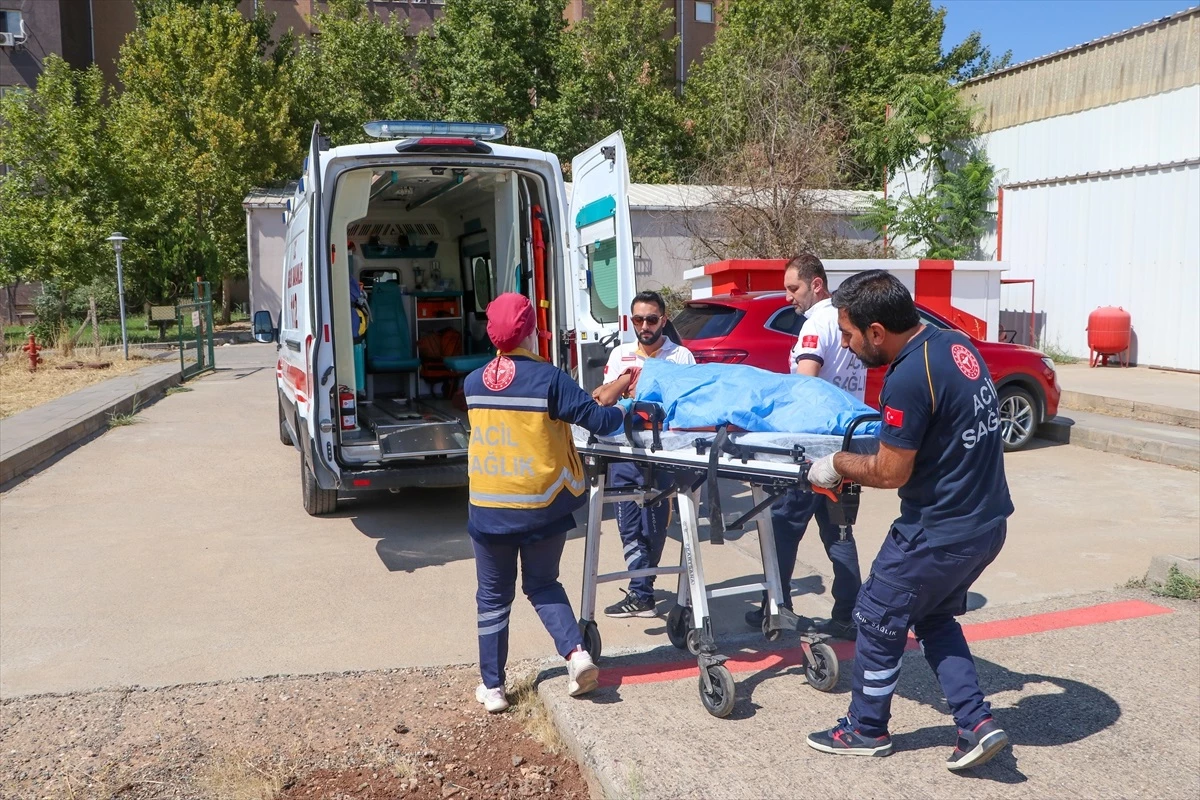 Diyarbakır’da yüksekten düşen çocuk ambulans helikopterle hastaneye ulaştırıldı