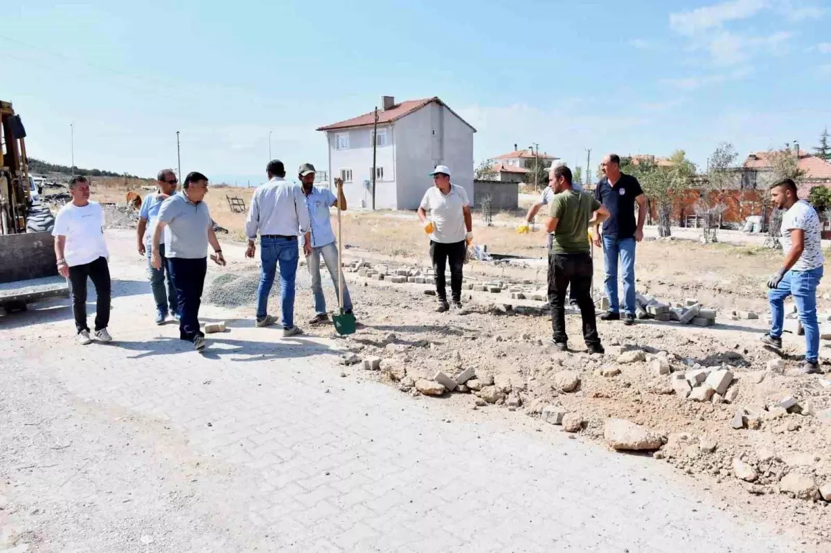 Emet Belediyesi Sanayi Sitesi’nde Parke Taşı Döşeme Çalışması Başlattı