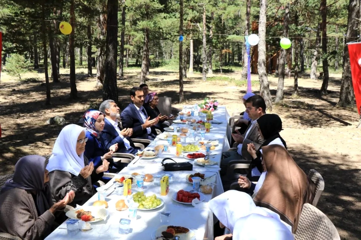 Erzincan’da Nesiller Sevgiyle Buluşuyor Torunum Olur musun? Projesi Etkinliği