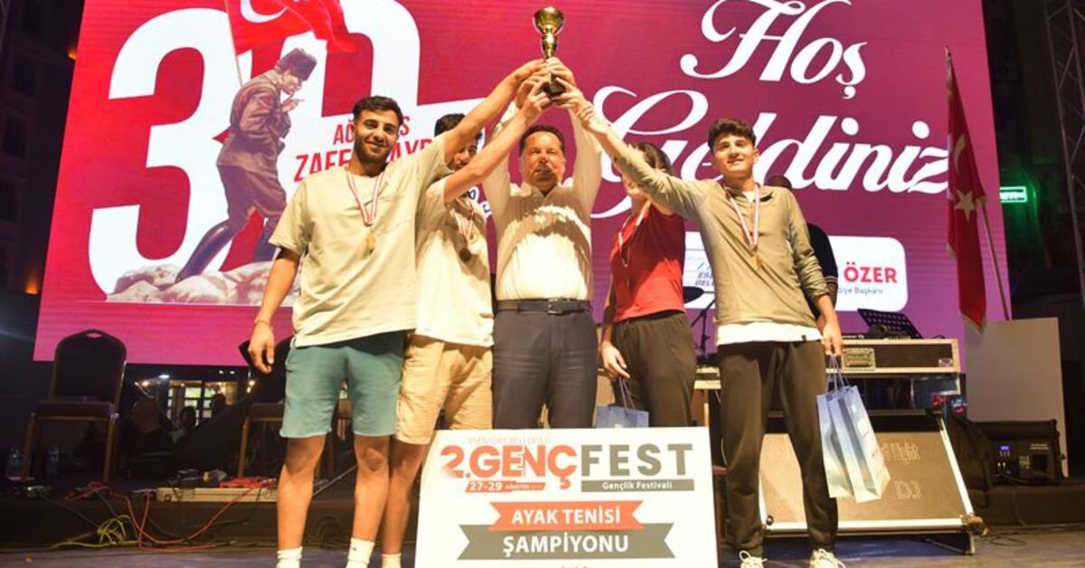 Esenyurt 2. Gençlik Festivali’nde sporculara ödül