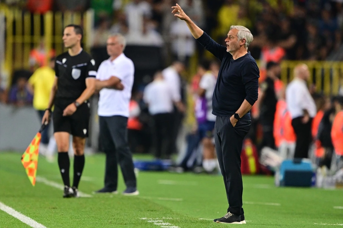 Fenerbahçe ile Lille arasındaki UEFA Şampiyonlar Ligi maçının ilk yarısı 0-0 sona erdi