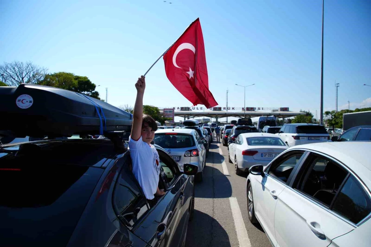 Gurbetçiler Gözyaşları İçinde Türkiye’ye Dönüyor