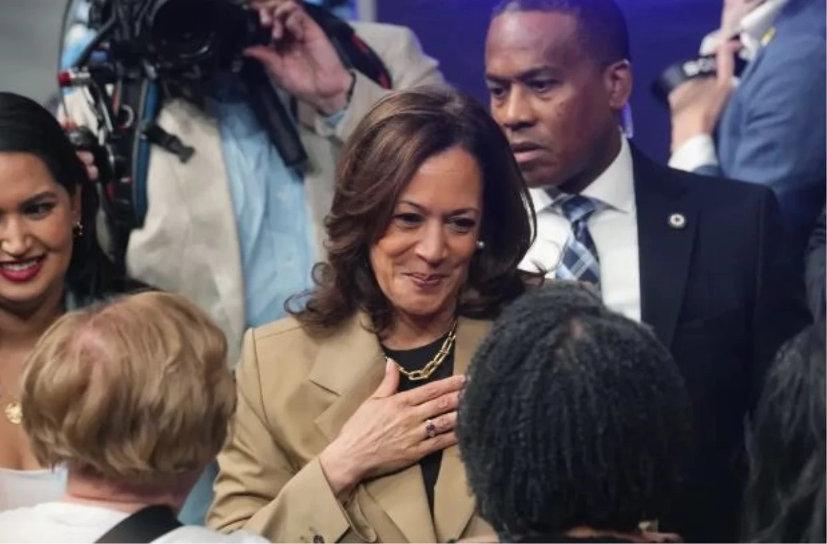 Kamala Harris’in seçim ekibi, medya kuruluşlarına haber vermeden haber başlıklarını Harris’in lehine düzenledi