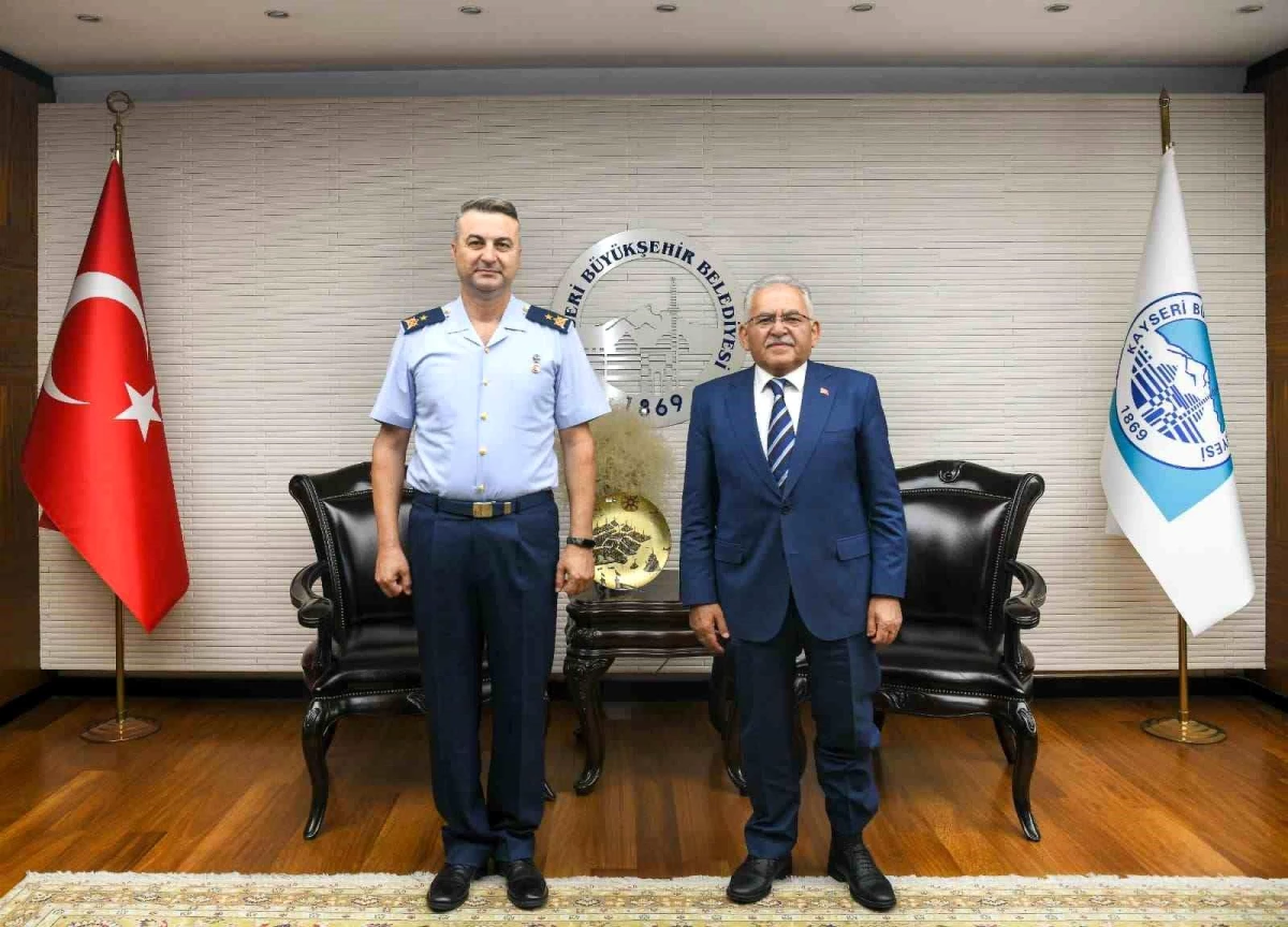 Kayseri Büyükşehir Belediye Başkanı Dr. Memduh Büyükkılıç, Garnizon Komutanı Hava Tuğgeneral Haldun Taşan’ı ağırladı