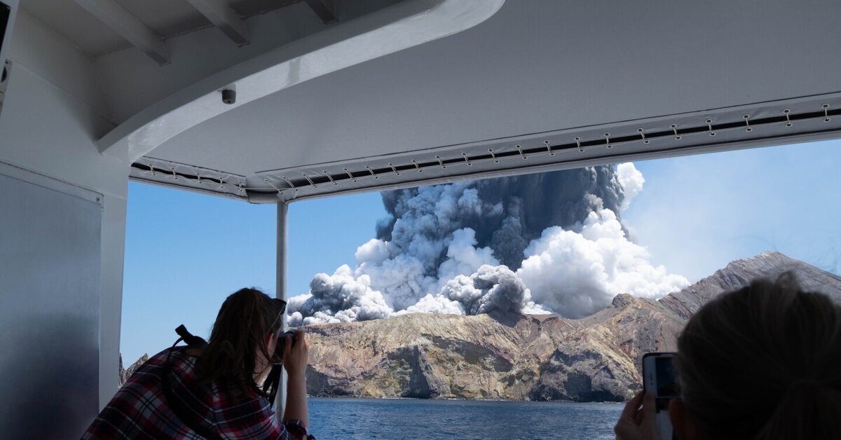 Yeni Zelanda’daki Whakaari Yanardağı faaliyete geçti