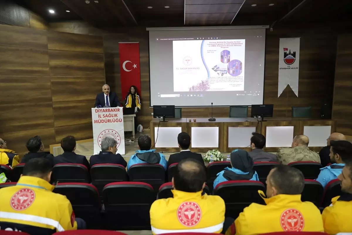 Diyarbakır’a 12 Ambulans ve 4 UMKE Aracı Tahsis Edildi