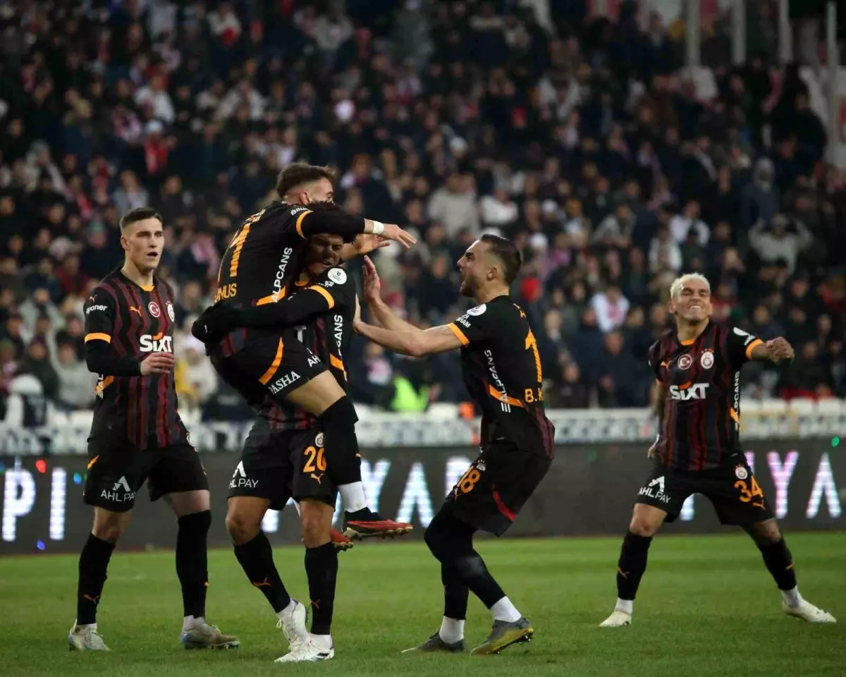 Galatasaray, Sivasspor’u 3-2 yenerek liderliğini sürdürdü