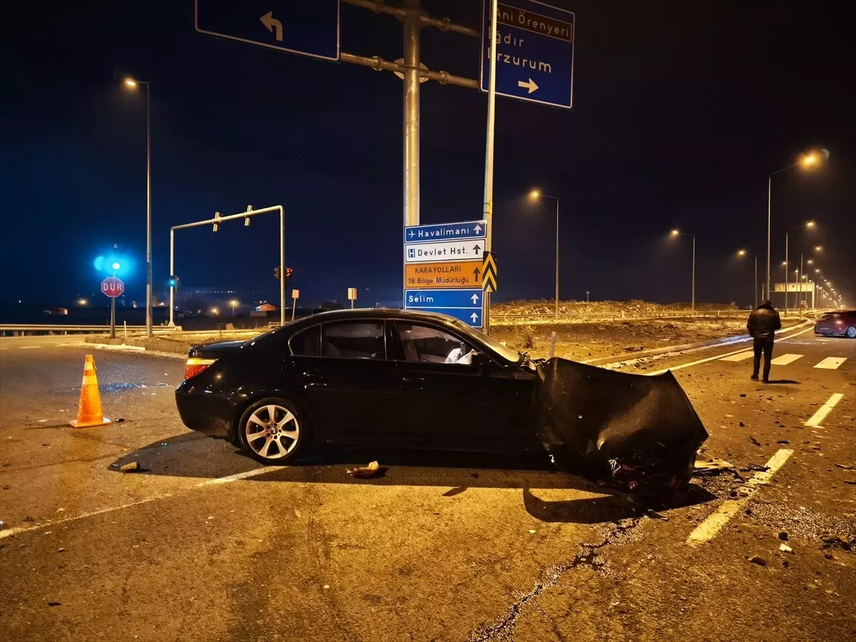 Kars’ta Trafik Kazası: İki Sürücü Ağır Yaralandı