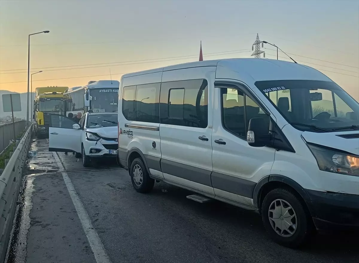 Samsun’da Zincirleme Trafik Kazası: 3 Yaralı