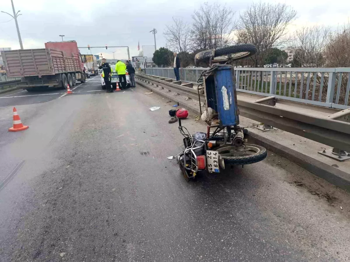 Turgutlu’da Motosiklet Kazası: Sürücü Ağır Yaralı