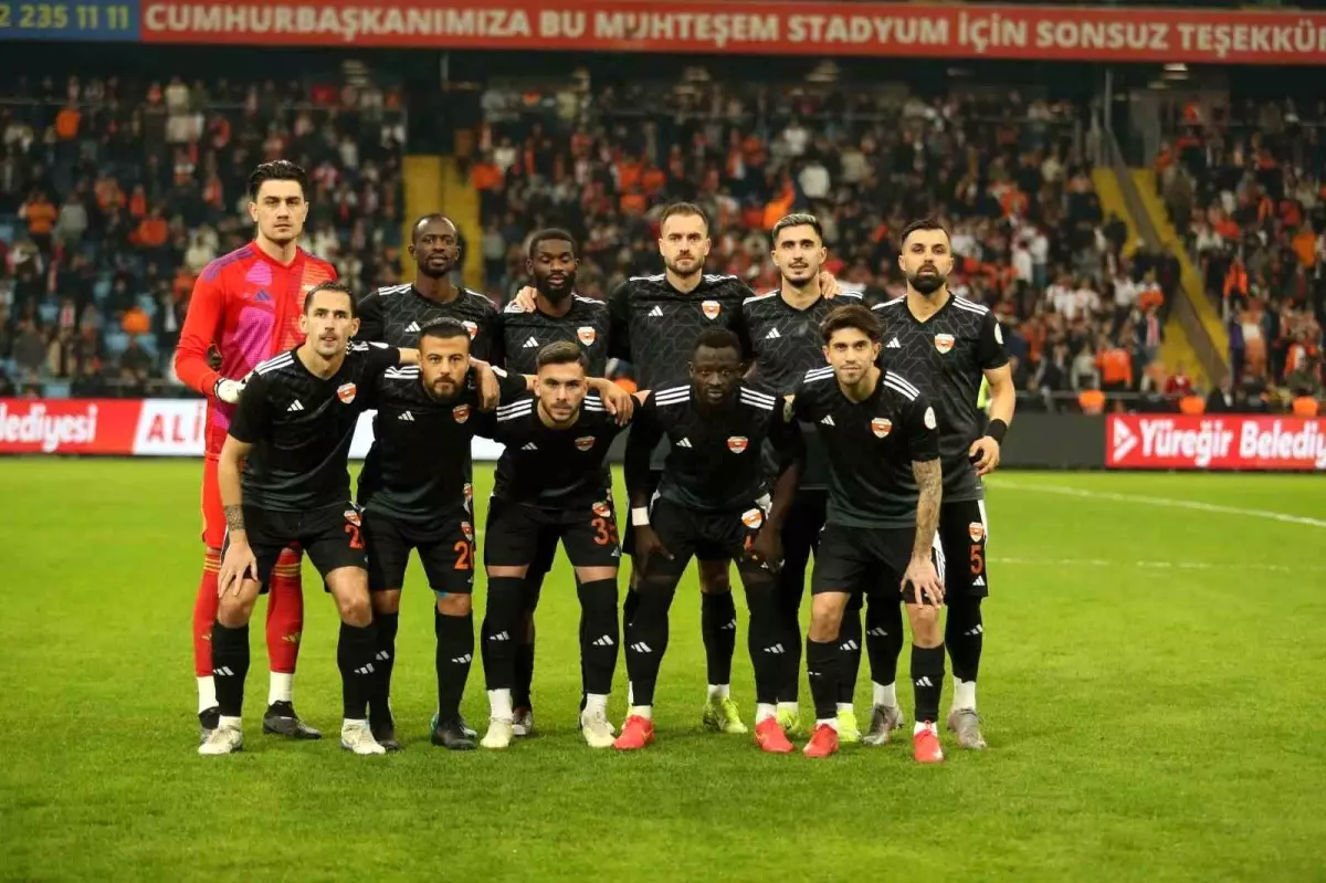 Adanaspor’dan Siyah Forma ile Saygı