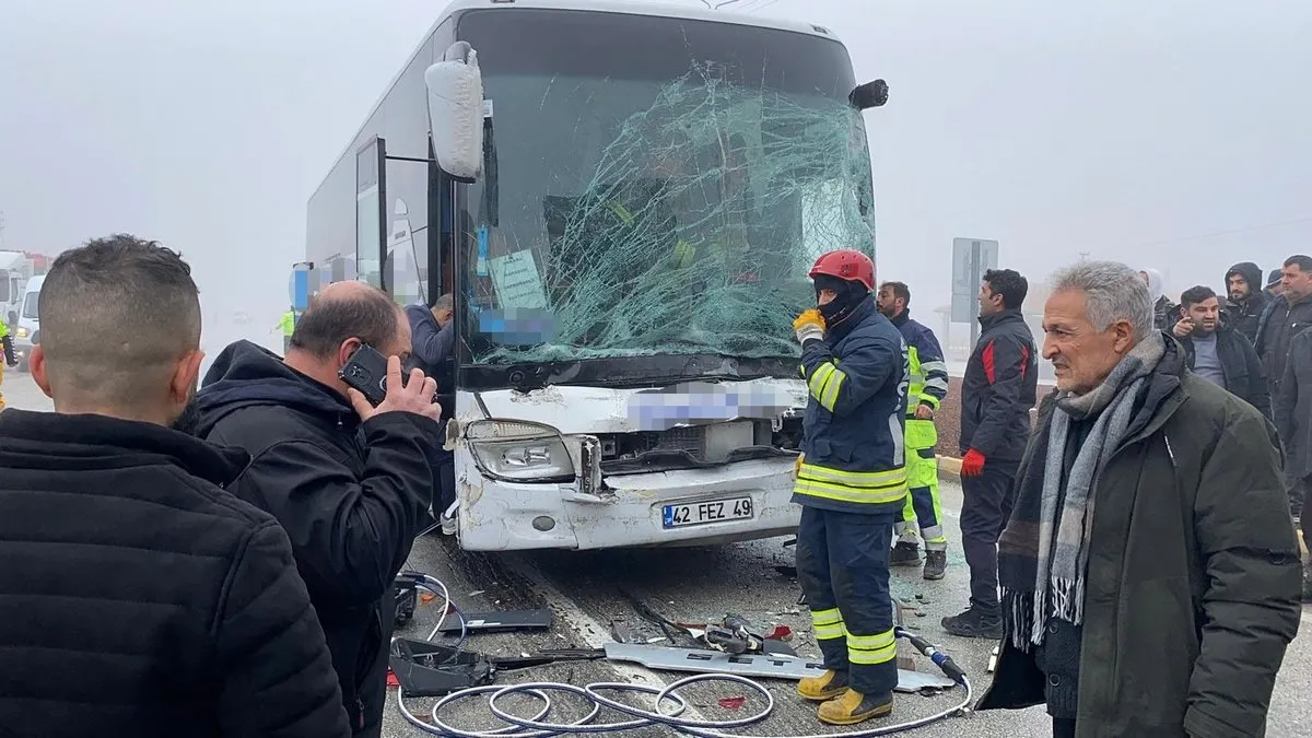 Konya’da otobüs ve otomobillerin de karıştığı 6 araçlı zincirleme kaza: 5 yaralı