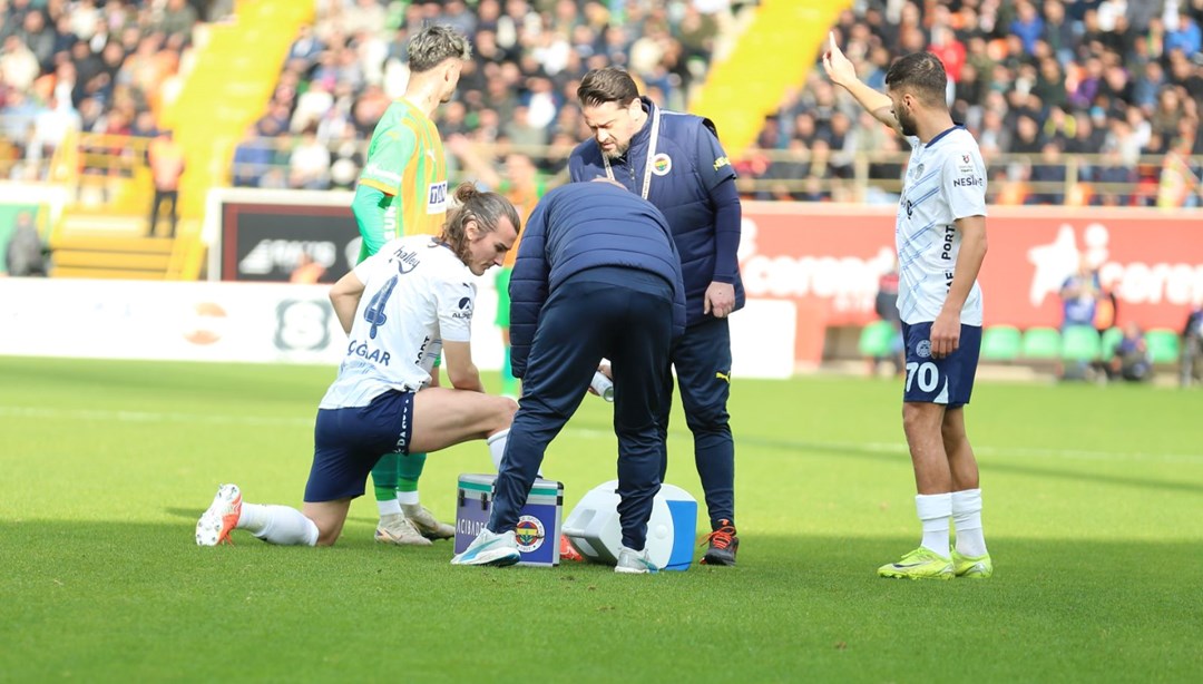 FenerbahÃ§e’de bir stoper sakatlÄ±ÄÄ± daha:Â ÃaÄlar SÃ¶yÃ¼ncÃ¼ devam edemedi