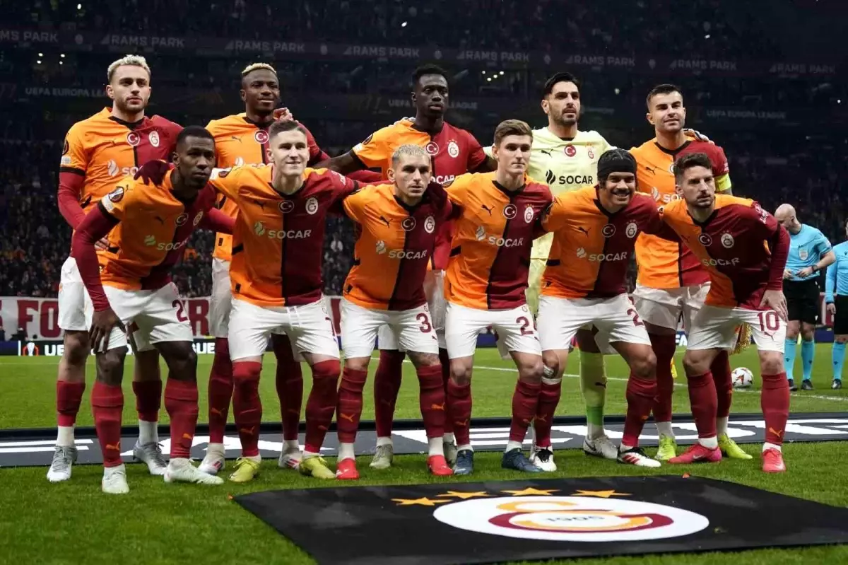 Galatasaray – AZ Alkmaar Maçı Başladı